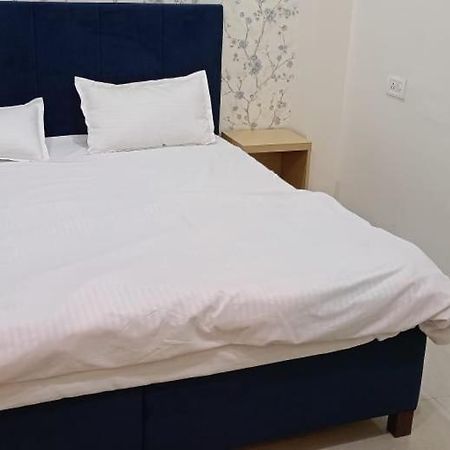 Hotel Saffron Meerut Bagian luar foto