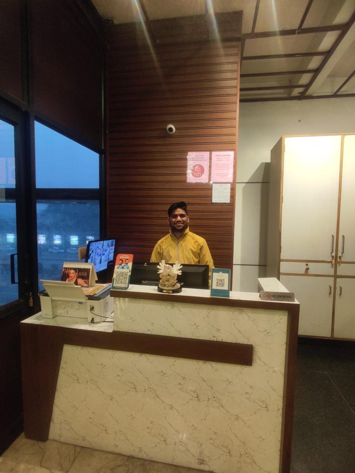 Hotel Saffron Meerut Bagian luar foto